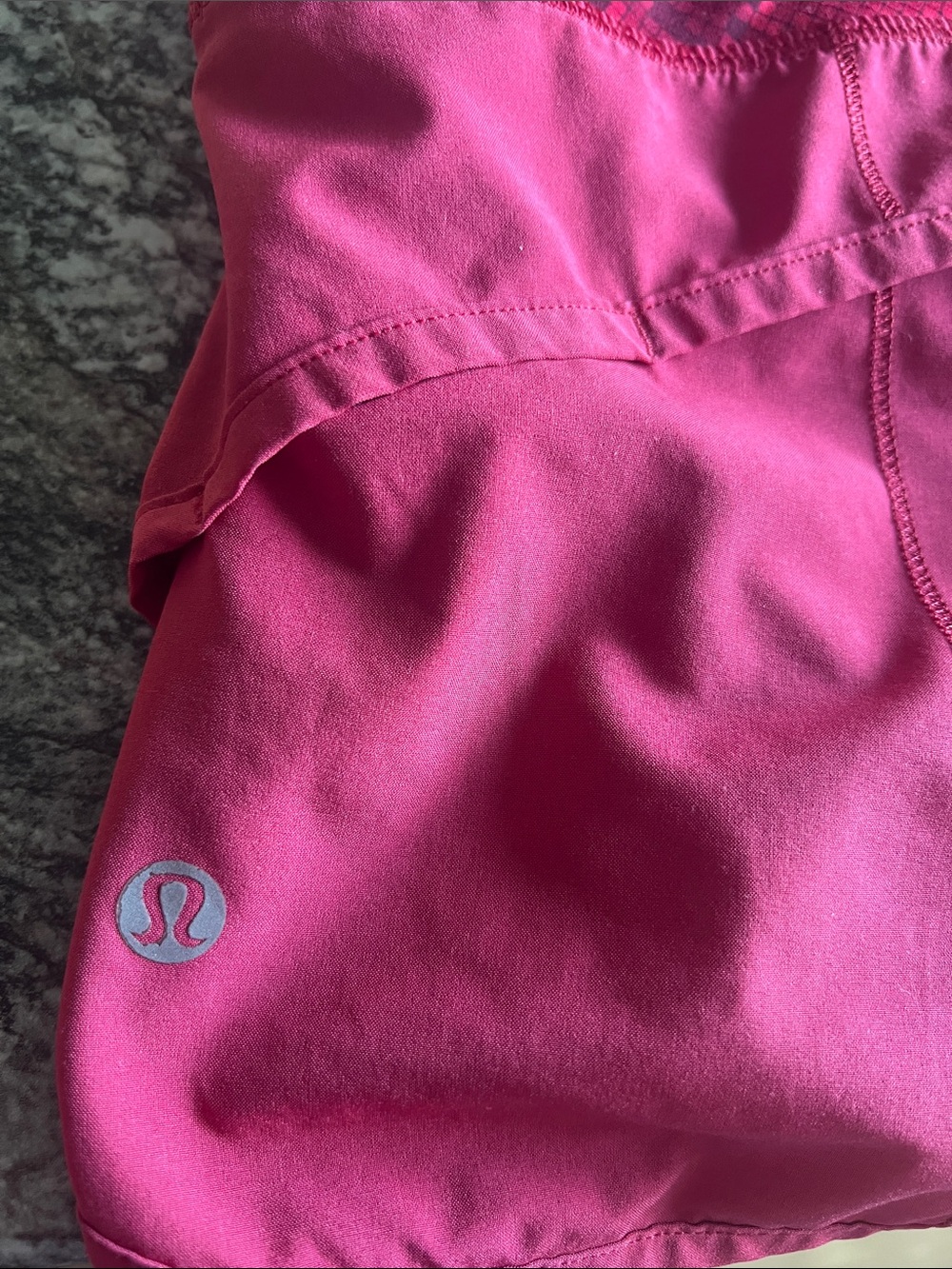 lululemon athletica Women's Red Athletic Shorts -Red/BlackSnake-Print Waistband - Picture 8 of 10